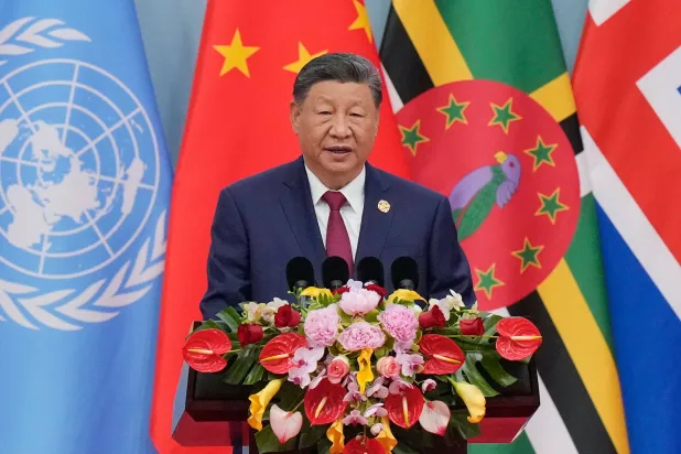 يحكم شي الصين منذ 13 عاماً ولم يُظهر أي إشارة إلى رغبته في التنحي (أ.ف.ب)