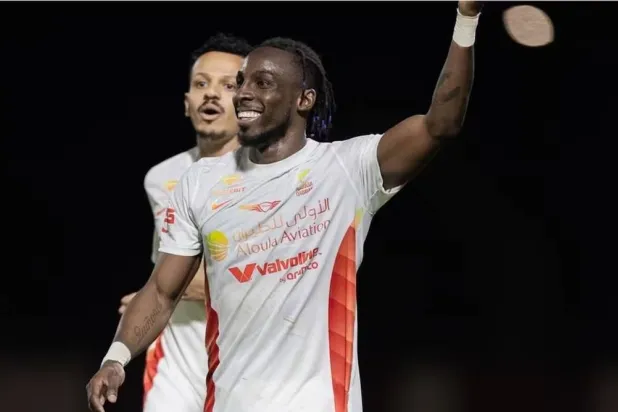 المهاجم المكسيكي جوليان كينونيس (موقع إل يونيفرسال)