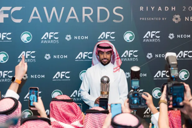 سالم الدوسري بعد تتويجه بجائزة أفضل لاعب في آسيا (نادي الهلال) 