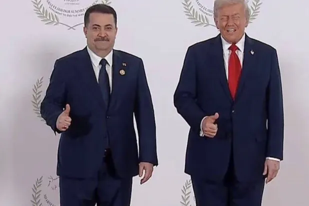 الرئيس الأميركي دونالد ترمب ورئيس الحكومة العراقية محمد شياع السوداني على هامش قمة شرم الشيخ (إعلام حكومي)