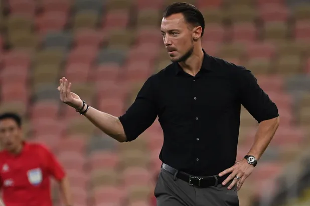  الألماني ماتياس يايسله، مدرب فريق الأهلي السعودي (تصوير: علي خمج) 