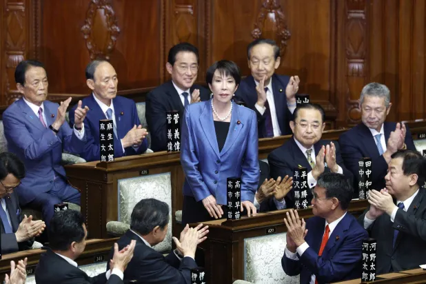 ساناي تاكايتشي بعد انتخابها رئيسةً جديدةً للوزراء (إ.ب.أ)