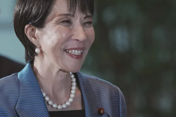 ساناي تاكايتشي بعد انتخابها رئيسةً جديدة للوزراء (أ.ف.ب)