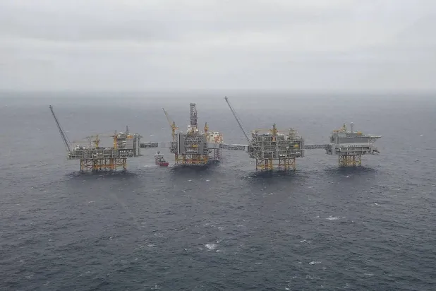 منصات نفط في بحر الشمال بالنرويج (رويترز)