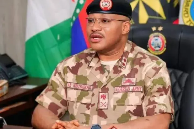 اللواء عبد السلام أبو بكر قائد قوة المهام المشتركة لمحاربة الإرهاب في شمال نيجيريا (الوكالة النيجيرية للأنباء)