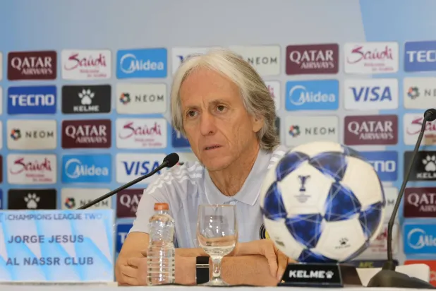 خورخي خيسوس خلال المؤتمر الصحافي (نادي النصر)