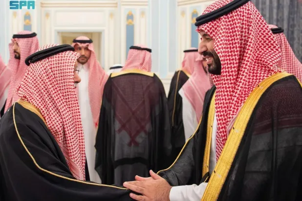 Prince Mohammed bin Salman bin Abdulaziz Al Saud, Saudi Crown Prince and Prime Minister, greets a visitor at the Al-Yamamah Palace in Riyadh. (SPA)