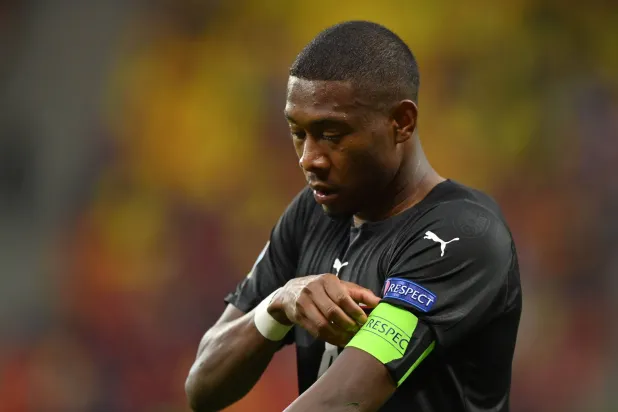 النمساوي دافيد ألابا خارج الكلاسيكو للإصابة (رويترز)