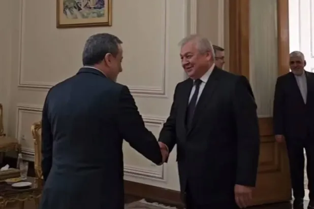 مبعوث بوتين إلى سوريا ألكسندر لافرنتييف يلتقي وزير الخارجية الإيراني عباس عراقجي في طهران (تسنيم)