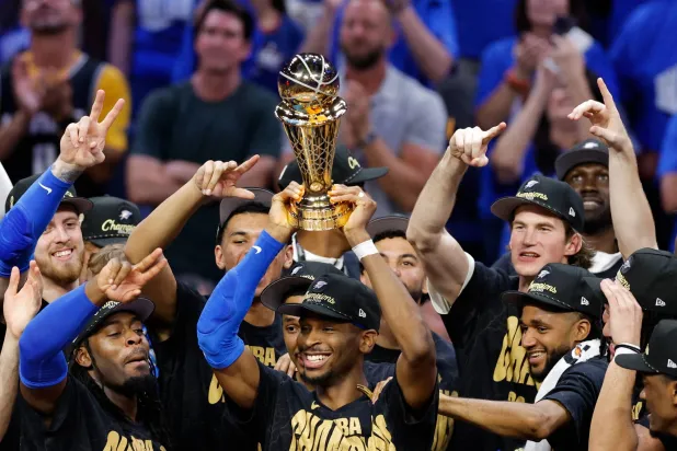 شاي غيلغوس ألكسندر قاد أوكلاهوما سيتي ثاندر للفوز بلقب «إن بي إيه» (رويترز)