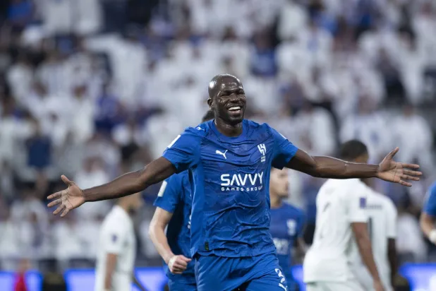 كوليبالي يحتفل بهدفه في شباك السد القطري (تصوير: يزيد السمراني) 