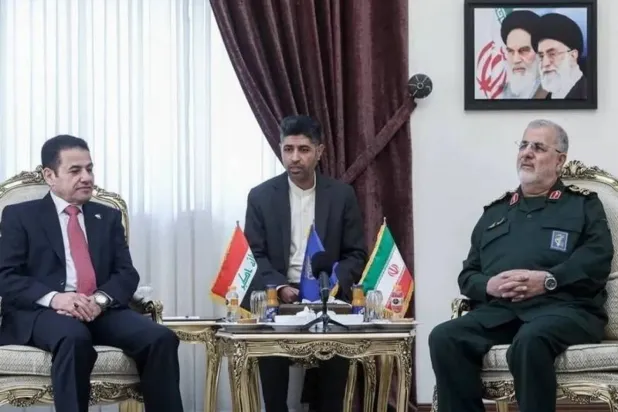 Devrim Muhafızları Komutanı Muhammed Pakpur, dün Tahran'da Irak Ulusal Güvenlik Danışmanı Kasım el-Araci'yi kabul etti (İran devlet televizyonu)
