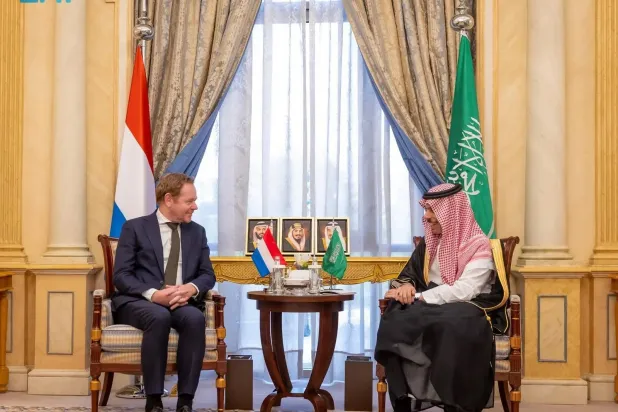 Saudi Minister of Foreign Affairs Prince Faisal bin Farhan bin Abdullah and his Dutch counterpart David van Weel meet in Riyadh on Tuesday. (SPA)