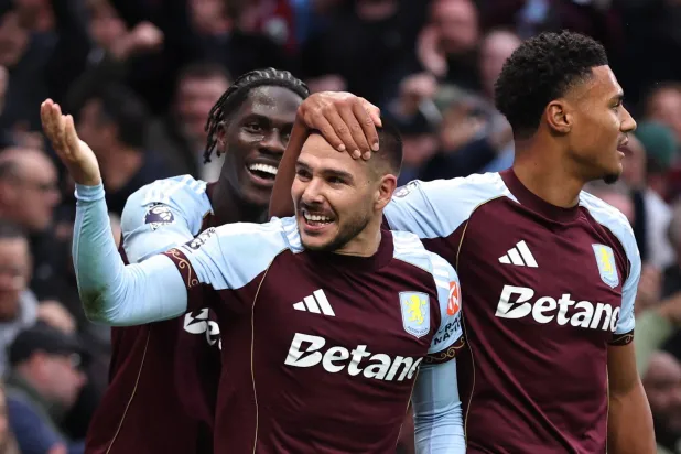 أستون فيلا الإنجليزي يتطلع إلى تحقيق فوز سادس توالياً ضمن مختلف المسابقات حين يحلّ ضيفاً على غو أهيد إيغلز الهولندي الخميس في الجولة الثالثة من الدوري الأوروبي (رويترز)