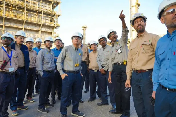 مهندسون في شركة «بترو رابغ» (حساب الشركة على منصة «إكس»)
