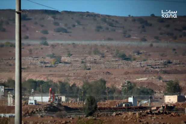 قوات إسرائيلية تنفذ أعمال حفر بقرية في جنوب سوريا