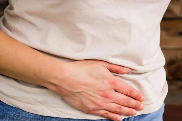 يحدث نقص تروية المساريقا الحاد بسبب انخفاض أو انسداد تدفق الدم إلى الأمعاء (رويترز)