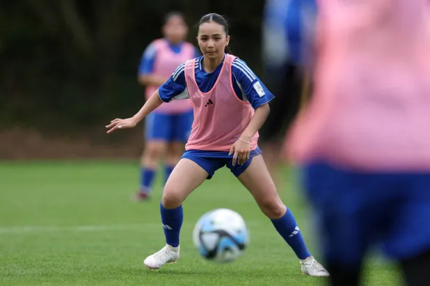 نجمة عارف إحدى لاعبات فريق اللاجئات الأفغانيات (الشرق الأوسط) 