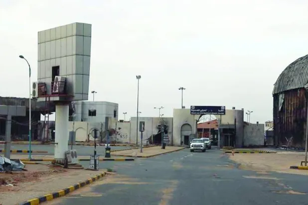 
وفد رئيس مجلس السيادة عند مخرج صالة كبار الزوار في مطار الخرطوم (إعلام السيادة)