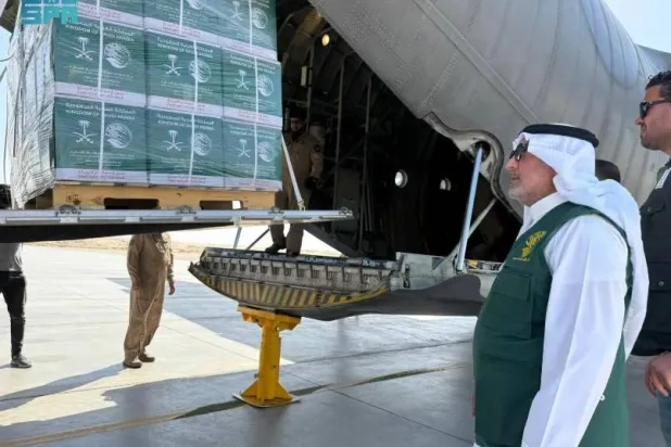 The airplane carried food baskets and shelter kits destined for the Palestinian population in the Gaza Strip. SPA
