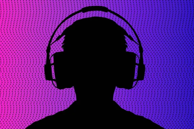 36 دقيقة من الاستماع إلى «نغمات» موجات الدماغ... تزيل التوتر