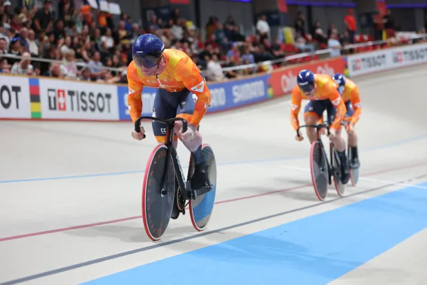 هولندا الذهبية تهيمن على اليوم الأول لبطولة العالم للدراجات على المضمار (أ.ف.ب)