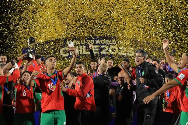 جانب من احتفالات منتخب المغرب بعد الفوز في كأس العالم تحت 20 عاماً (رويترز)