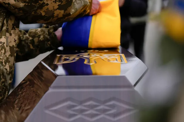 روسيا تعيد جثث ألف شخص لجنود أوكرانيين قُتلوا في الحرب (أ.ب)