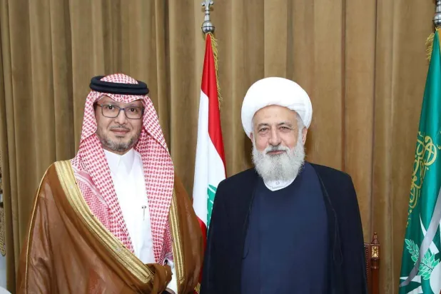 Saudi Ambassador to Lebanon Waleed Bukhari and head of the country’s Higher Islamic Shiite Council Sheikh Al-Khatib meet on Thursday. (Asharq Al-Awsat