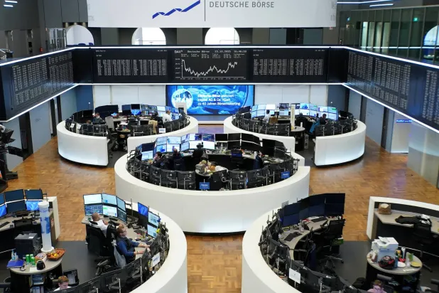 مؤشر أسعار الأسهم الألماني «داكس» في بورصة فرانكفورت (رويترز)