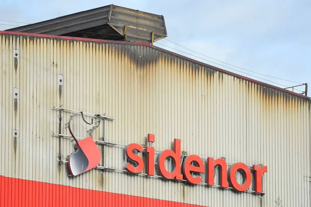 شعار شركة صناعة الصلب الإسبانية «سيدينور» في إقليم الباسك (أ.ف.ب)