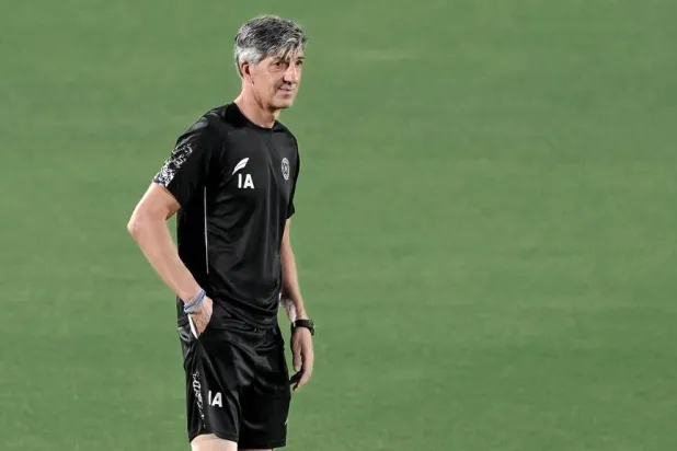 ألغواسيل مدرب الشباب (موقع النادي)