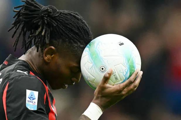 لياو متحسرا عقب نهاية المباراة (أ.ب)