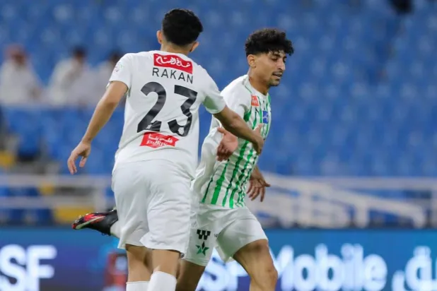 علي جاسم يحتفل بأحد اهدافه مع النجمه (موقع النادي)