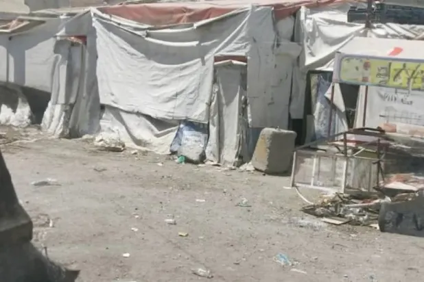 النفايات والعشوائيات تحاصر «المستشفى الجمهوري» في صنعاء والحوثيون يطردون المرضى منه (إكس)