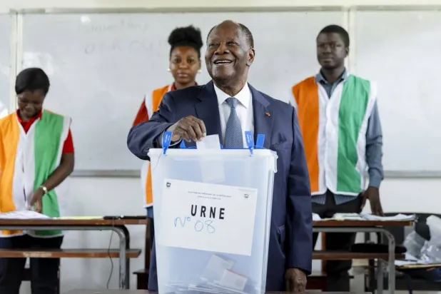 الحسن واتارا يدلي بصوته صباح السبت طامحاً لولاية رئاسية رابعة (الرئاسة الإيفوارية)