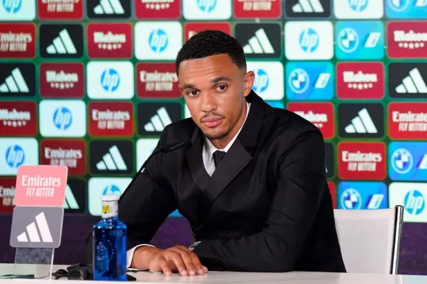 ترينت ألكسندر أرنولد يدعم صفوف الريال في الكلاسيكو (رويترز)