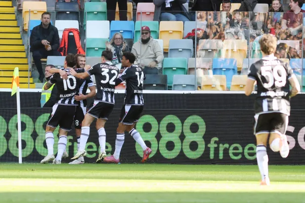 فرحة لاعبي أودينيزي بالفوز على ليتشي (د.ب.أ)