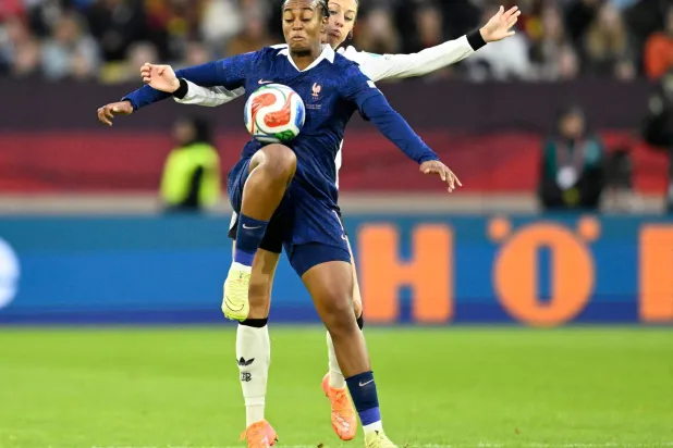 ماري أنطوانيت كاتوتو مهاجمة فرنسا (أ.ف.ب)