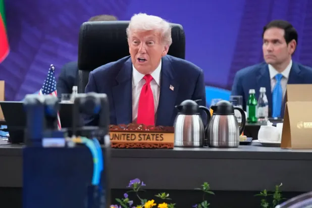 ABD Başkanı Donald Trump Kuala Lumpur’da düzenlenen ABD-ASEAN Zirvesi’ne katıldı (AP)