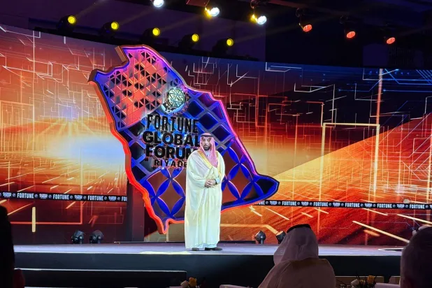 رئيس مجلس إدارة الهيئة العامة للمعارض والمؤتمرات السعودية فهد الرشيد يتحدث في افتتاح منتدى «فورتشن» (تصوير: تركي العقيلي)