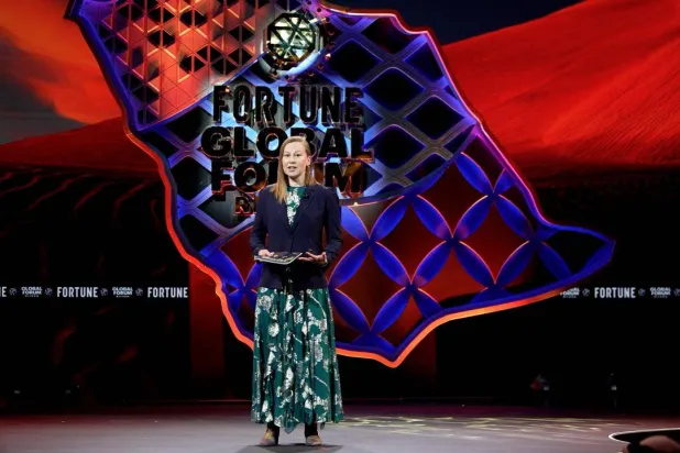 الرئيسة التنفيذية لشركة «فورتشن ميديا» تتحدث خلال منتدى «فورتشن» (تصوير: تركي العقيلي)