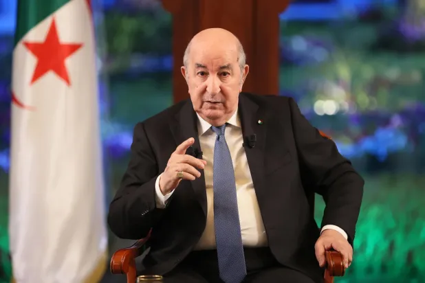 الرئيس الجزائري عبد المجيد تبون هاجم خلال مقابلة صحافية «خاين الدار» (الرئاسة)