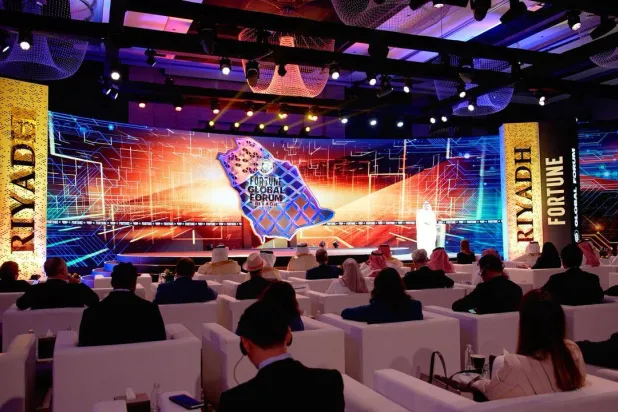 جانب من حفل انطلاق منتدى «فورتشن» العالمي 2025 (تصوير: تركي العقيلي)