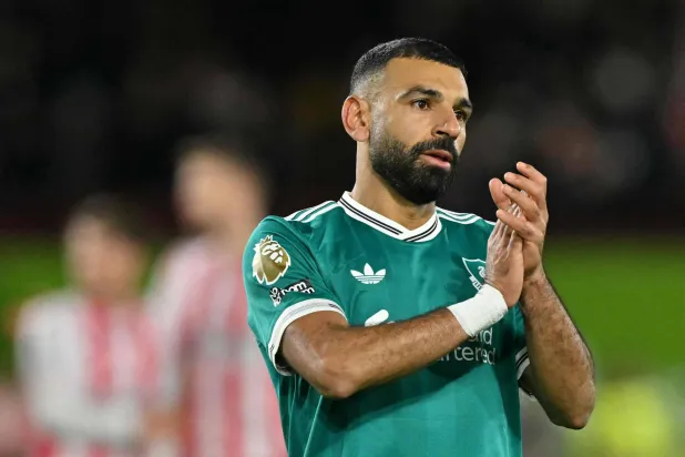 محمد صلاح عقب خسارة فريقه مجدداً بالدوري الإنجليزي (أ.ف.ب)