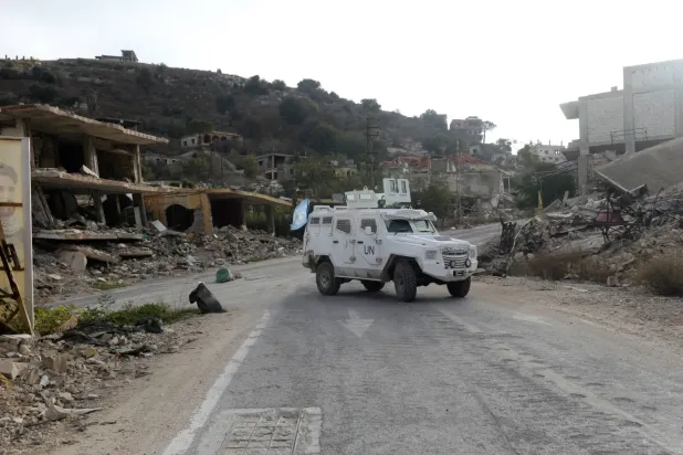 Güney Lübnan'da bir UNIFIL devriyesi (EPA)