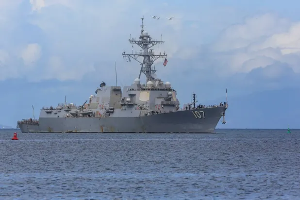 ABD Donanması destroyeri USS Gravely, Trinidad ve Tobago ordusuyla eğitim için bir Deniz Piyadesi birliğiyle birlikte geldi (Reuters)