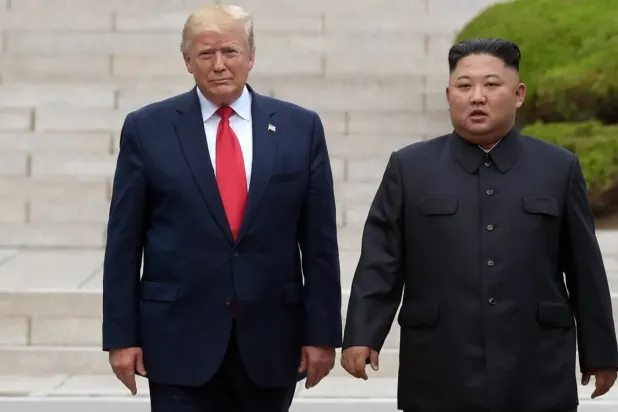 ABD Başkanı Donald Trump ve Kuzey Kore lideri Kim Jong Un, 2019'da iki Kore arasındaki sınırda (AP)