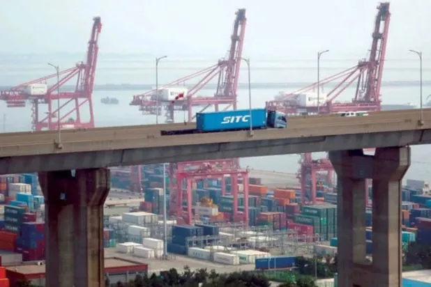 ميناء تجاري في كوريا الجنوبية (رويترز)