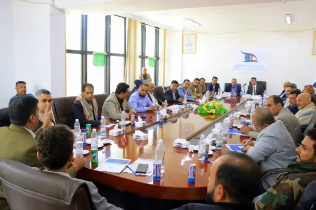 لقاء عاصف جمع التجار بمسؤولي الاستثمار في مناطق سيطرة الحوثيين (إعلام محلي)
